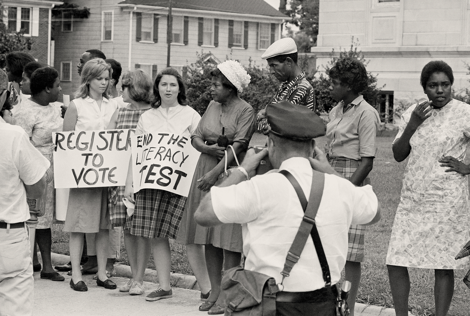Civil Rights Workers Used Non-violent Demonstrations to Support Black Citizens Trying to Register, 1964. Photograph by Ted Polumbaum. Just 2 percent of eligible Black voters in Leflore County, Mississippi were registered in 1964, compared to 95 percent of eligible white voters. Ted Polumbaum/Newseum collection.